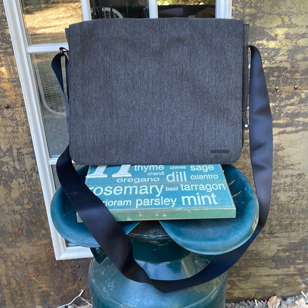 Incase Computer/Laptop Bag.